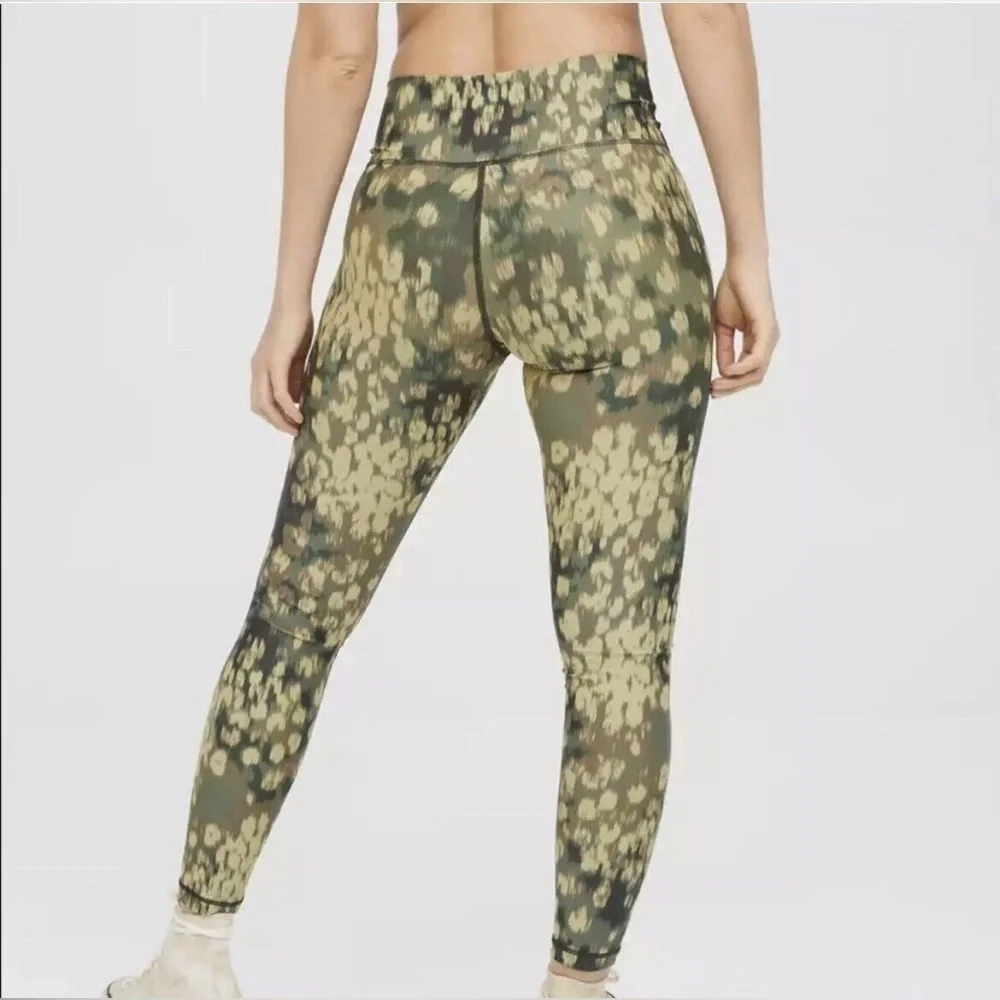 NWOT. Aerie. Real Me High Waisted, Crossover Legging. Olive Fun. Size Small.